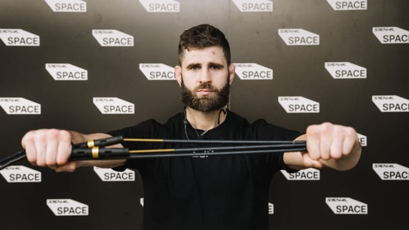 Jiří Procházka zabojuje o pás v polotěžké váze. Věří, že po vítězství stihne i porod dcery