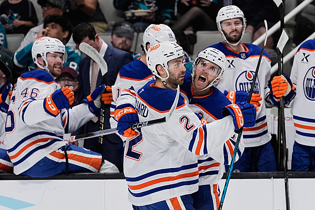 Skvělý McDavid pěti body režíroval triumf Edmontonu na ledě San Jose