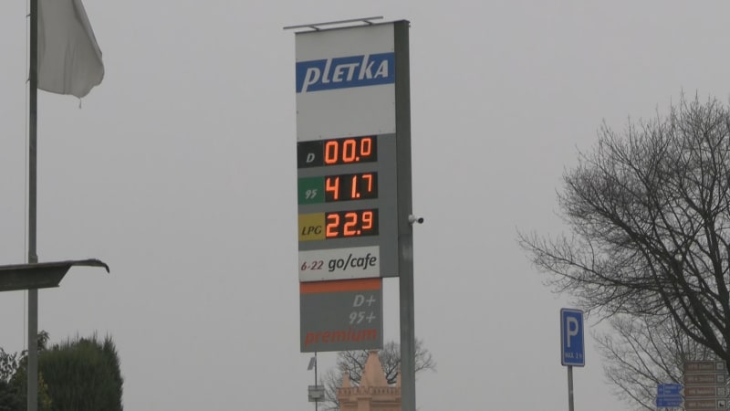 Zavřely nebo nenabízí naftu. Část čerpacích stanic odmítá prodávat za vládní ceny