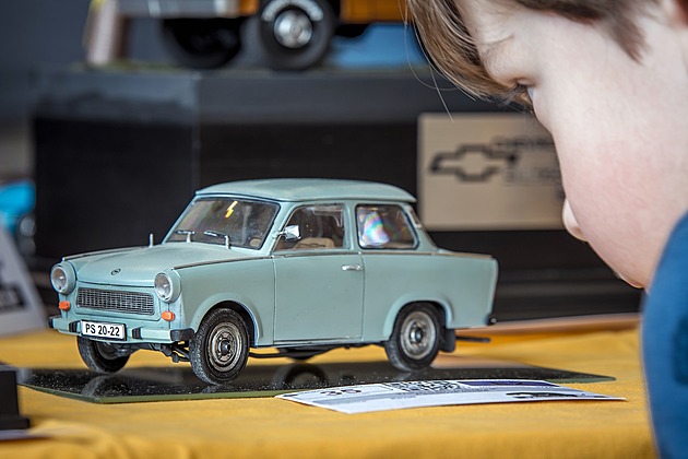 Modelářská euforie. Výstava předvedla vojenskou techniku, auta i drama na moři