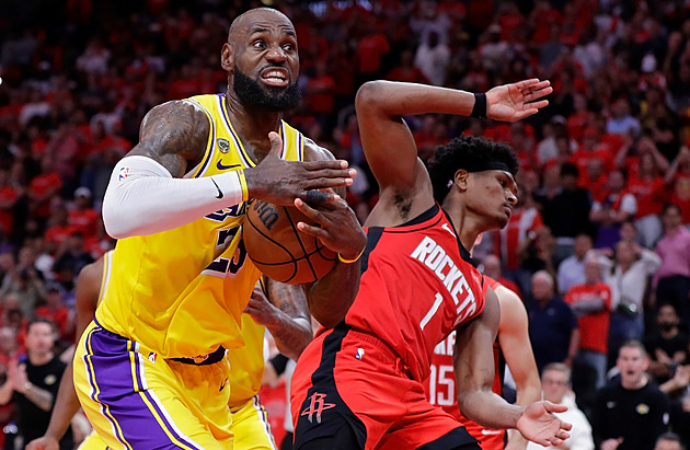 Lakers jsou blízko postupu, Krejčí s Portlandem prohrává se Spurs