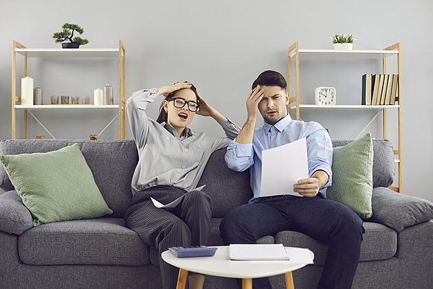 Tiché zabijáky lásky máte v peněžence. Tento zvyk zachrání váš vztah i konto