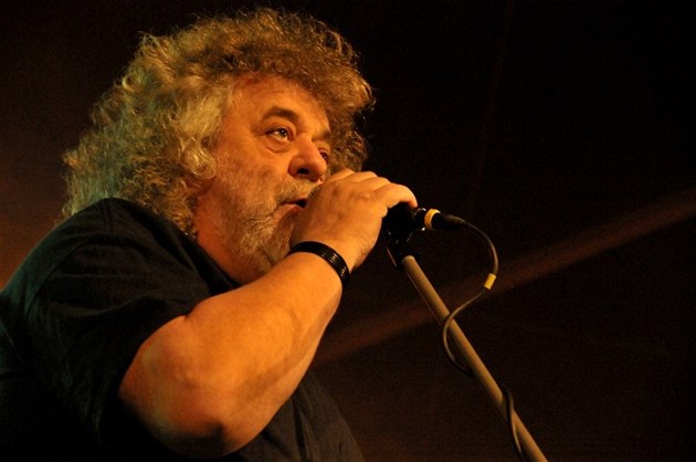 Zemřel hudebník a skladatel Oskar Petr, napsal hity pro Lucii či Anetu Langerovou