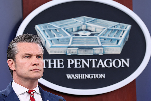 Příměří trvá, řekl Hegseth. Budoucí ochrana Hormuzu podle něj v režii USA nebude