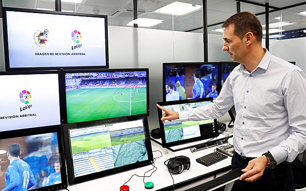 Fotbalovým sudím v Česku bude šéfovat cizinec. Kovaříka nahradí španělský expert