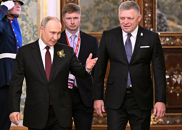 Fico míří na oslavy do Moskvy. Podle médií využil trasu přes Česko