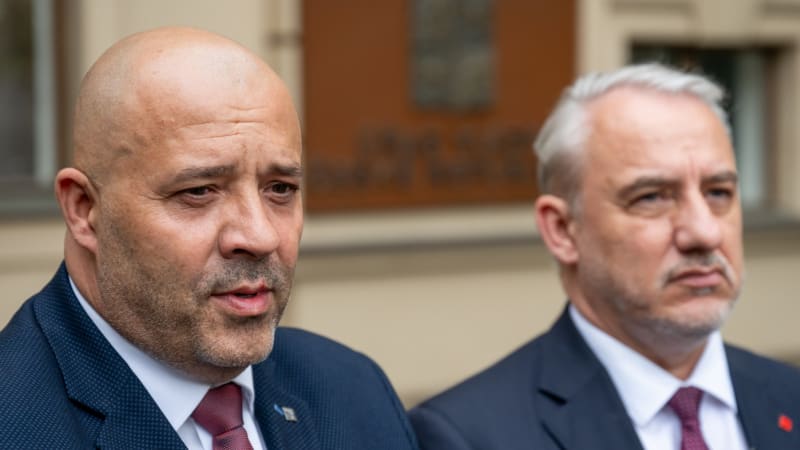 Dusno kvůli důchodům: Plány vlády neufinancujeme, tvrdí průmyslníci. Pohádky, hřmí odboráři