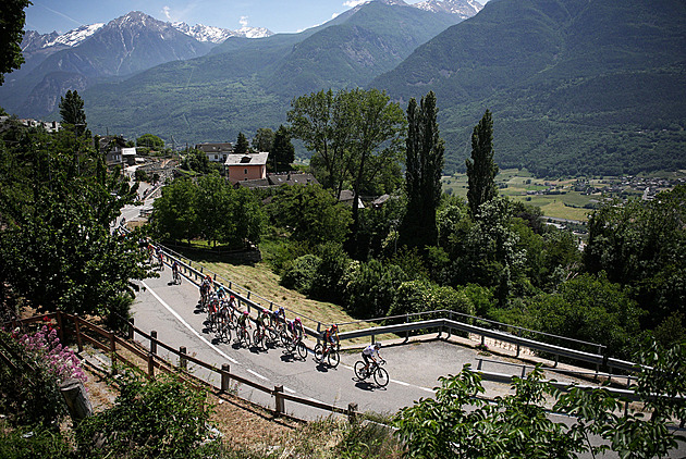 Giro ONLINE: Alpská etapa vrcholí. Vingegaard útočí, soupeři mu nestačí