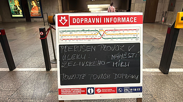 Metro A nejezdí přes centrum Prahy, dopravu zastavila technická závada