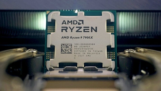 Socket AM5 vydrží až do roku 2029, slíbilo AMD. Přidává mu podporu pro herní paměti s ultra nízkou latencí