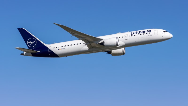 Nehoda Boeingu 787: Záběry ukazují, jak se letounu ve Frankfurtu zbortil podvozek