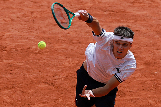 Roland Garros ONLINE: Menšík v semifinále snižuje na 1:2, ve třetím setu se zlepšil
