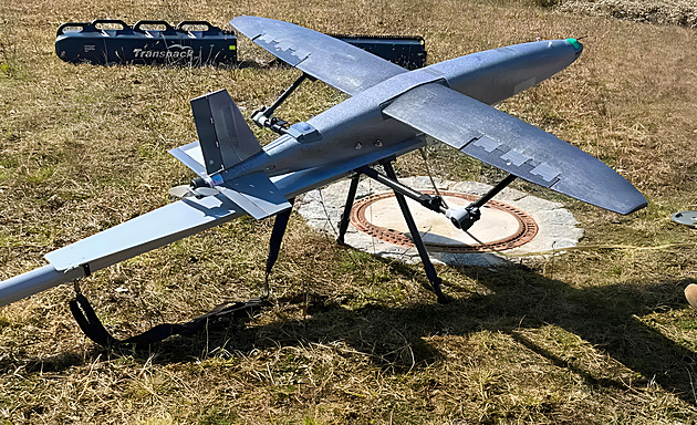 Máme převahu v dronech, Rusko nestačí doplňovat vojáky, pochvaluje si Syrskyj