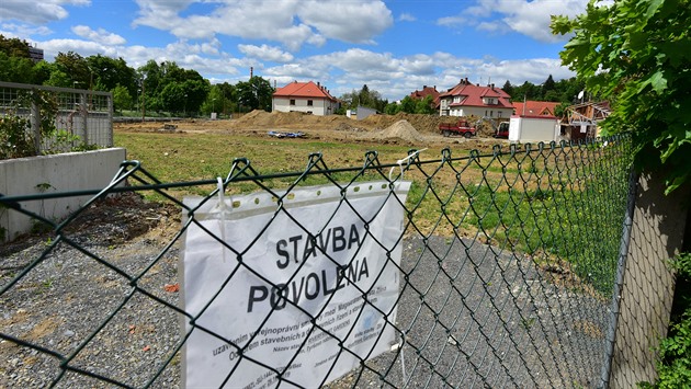 Soud odmítl odpůrce nových domů na Mokré, chtějí podat kasační stížnost