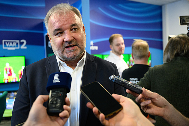 Šéf ligy Bárta: Peníze pro Karvinou kluby pozastavily. Její případ je komplikací
