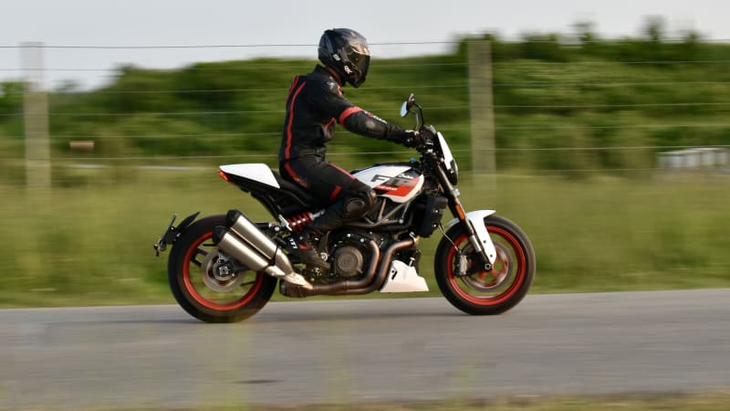 Nešvar českých motorkářů: Za ignorování malého detailu platí tisícové pokuty. Jde i o zdraví 