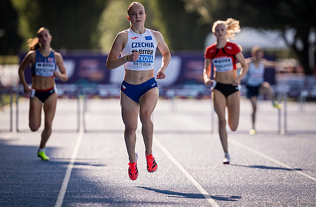 Mladičká Botková zazářila. České smíšené štafetě pomohla na MS juniorů ke stříbru