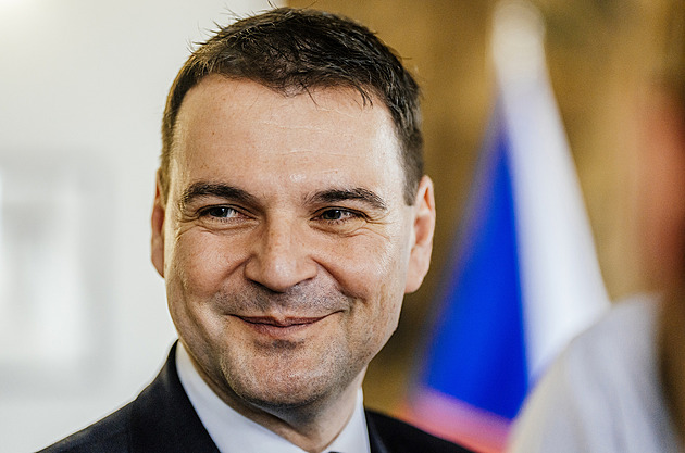 Klimatizace na ministerstvu za 51 milionů. Macinka viní Lipavského, ten se brání