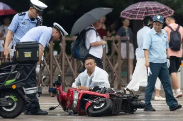 Peking kvůli silnému dešti uzavřel turistické památky a evakuuje ohrožená místa