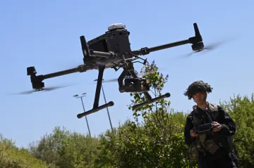 Ukrajinští piloti dronů při cvičení rozdrtili Američany, píše WSJ