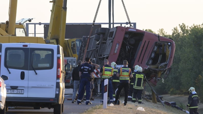 Tragická nehoda polského autobusu: Zemřelo 12 lidí, na místě je mnoho zraněných