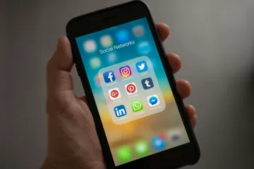Sociální sítě vytvářejí závislost, čelí za to žalobám